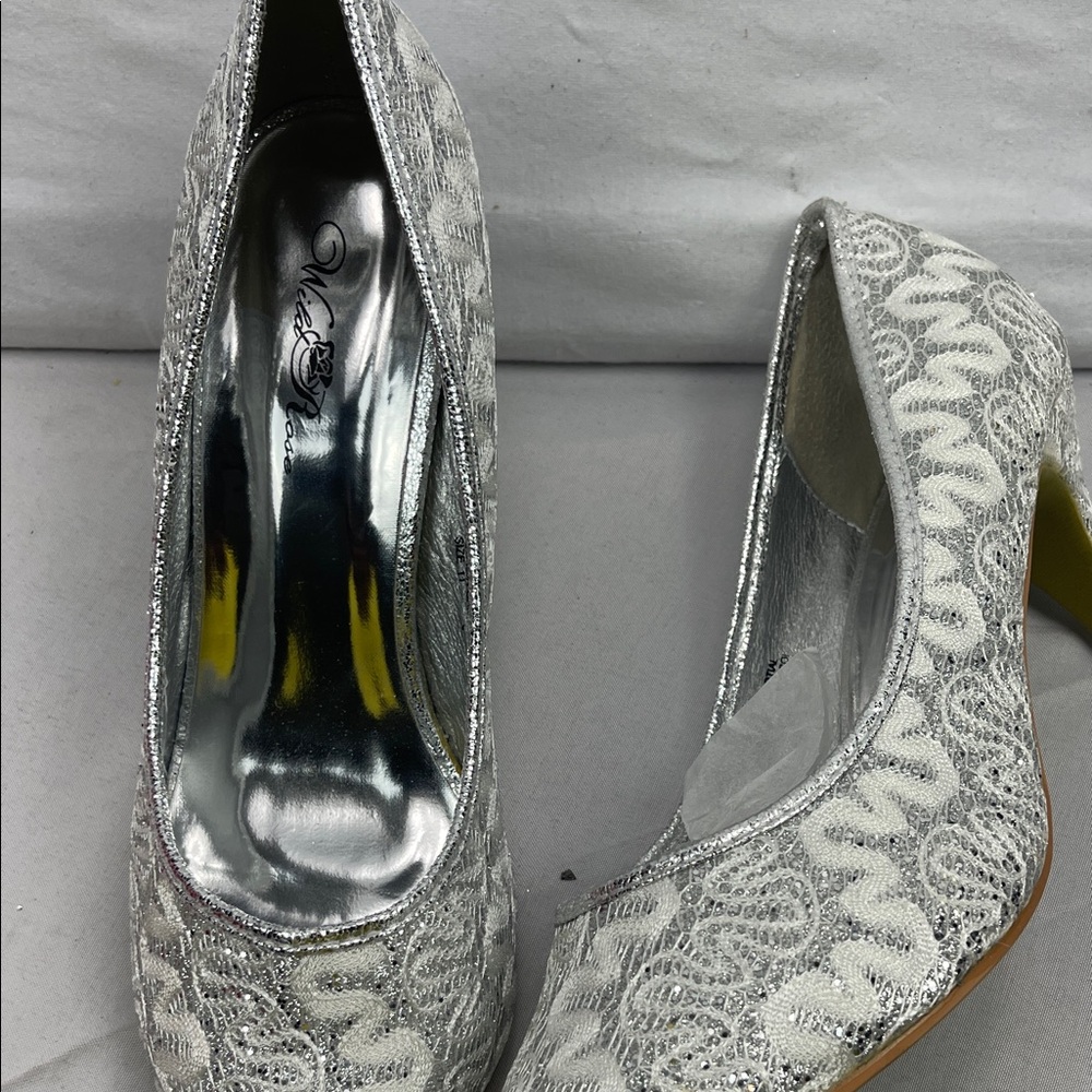 Wild Rose Wedding Shoes Adult 11M White Lace Backing  Silver Toe Cap Vintage